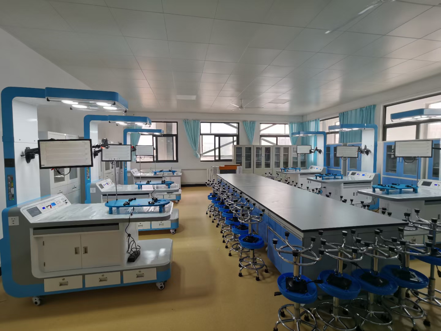 科學規(guī)劃實驗室 從設(shè)計到設(shè)備的專業(yè)解決方案